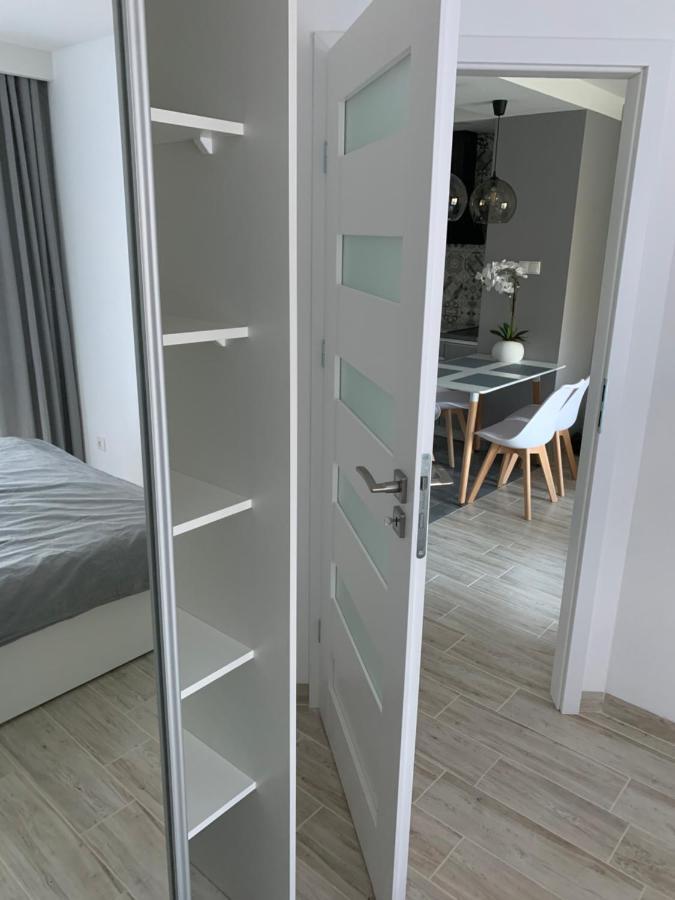 Apartament Batorego 7 Z Parkingiem กดิเนีย ภายนอก รูปภาพ